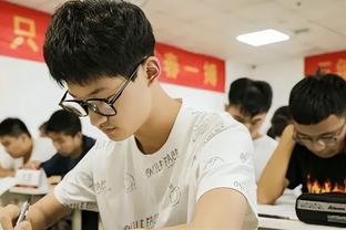 请全校通报！代表清华大学出战的U19男篮内线淡厚然扣碎篮板