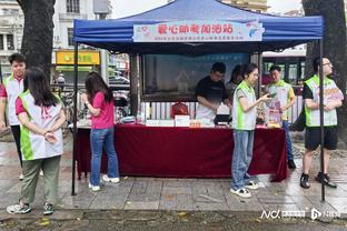 哈格里夫斯谈曼联输给伯恩茅斯：表现非常尴尬，整个赛季都是这样